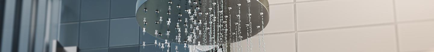 Regenduschkopf mit laufendem Wasser symbolisiert Symptome bei Neurodermitis